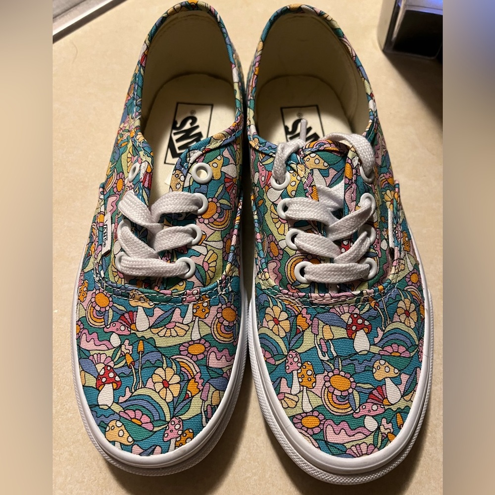 • BNWOT • Vans Authentic Lo • Sz. M4/W6.5